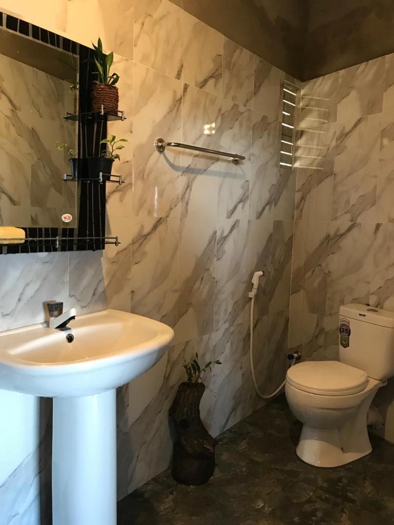 S V Homestay Kandy Eksteriør bilde