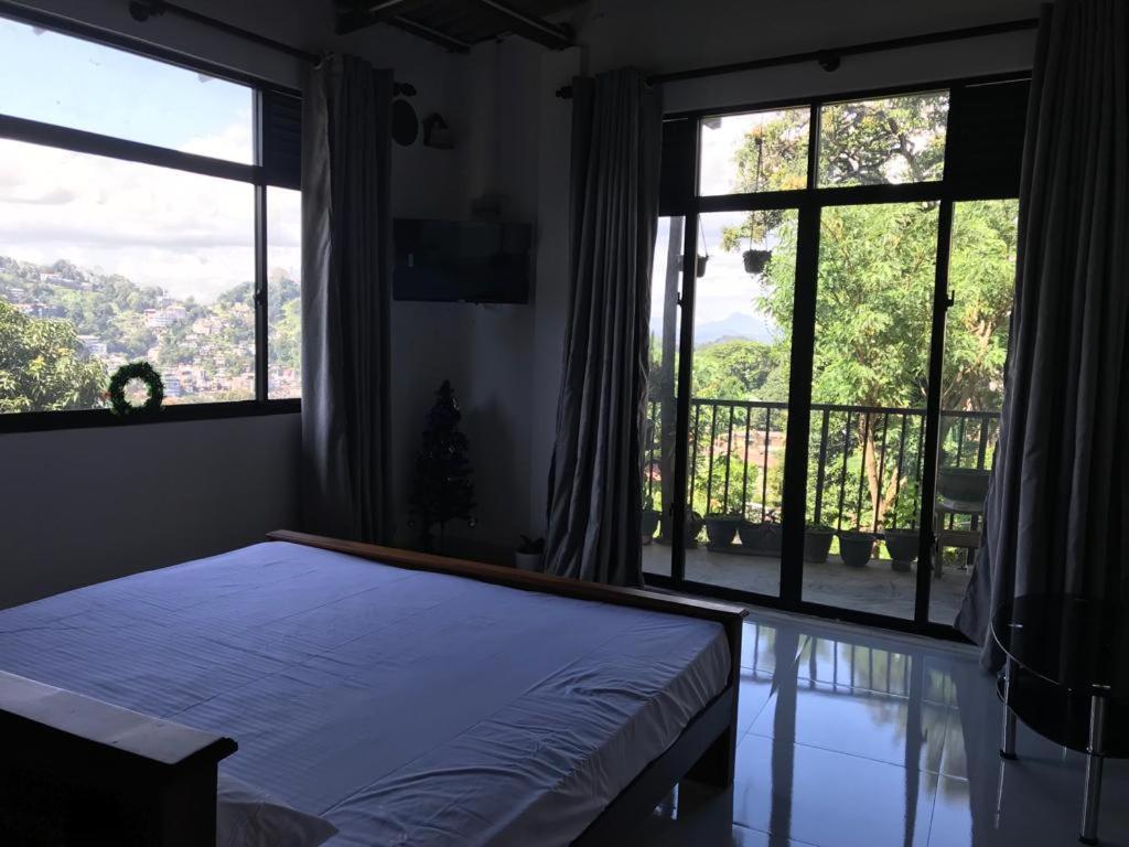 S V Homestay Kandy Eksteriør bilde